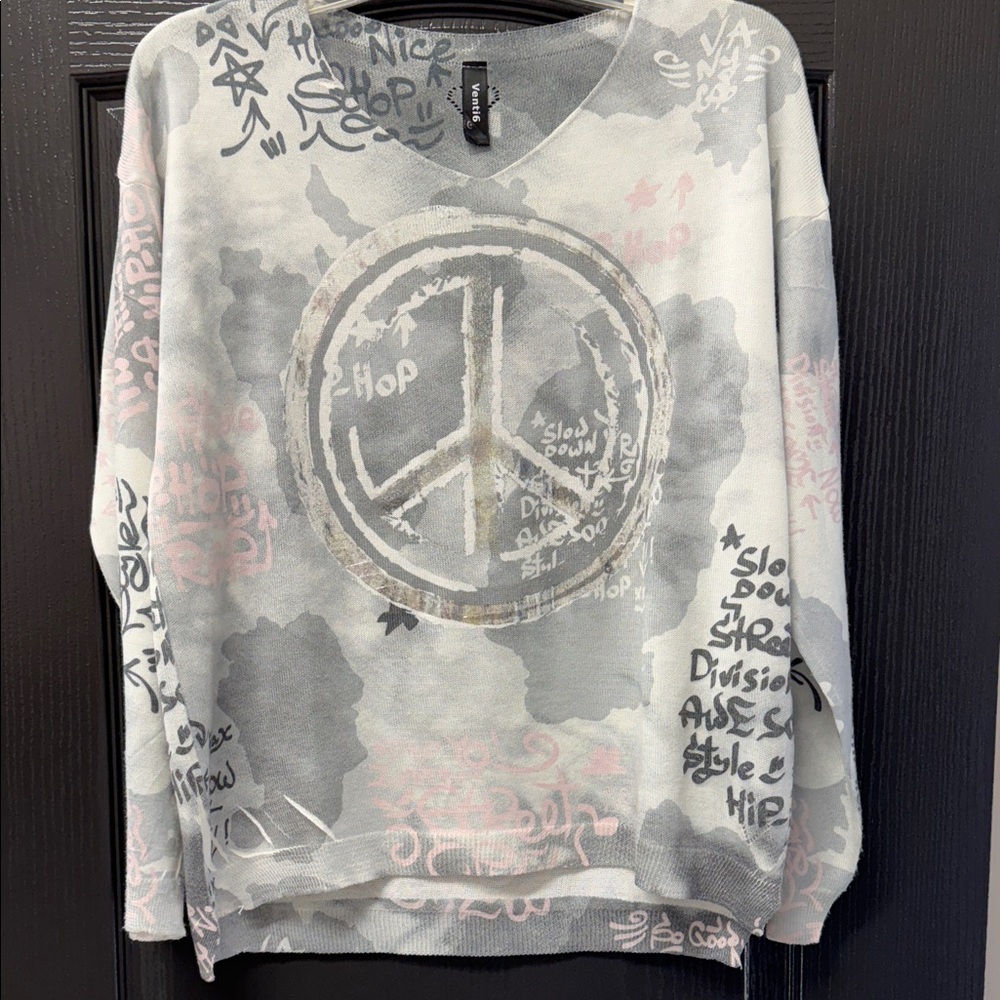 EUC - Gray and Pink Graphic Knit Pullover